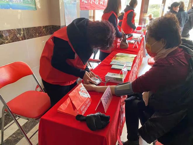 服務(wù)零距離！學(xué)雷鋒便民服務(wù)扎根巒山社區(qū)，文化藝術(shù)咨詢暖人心